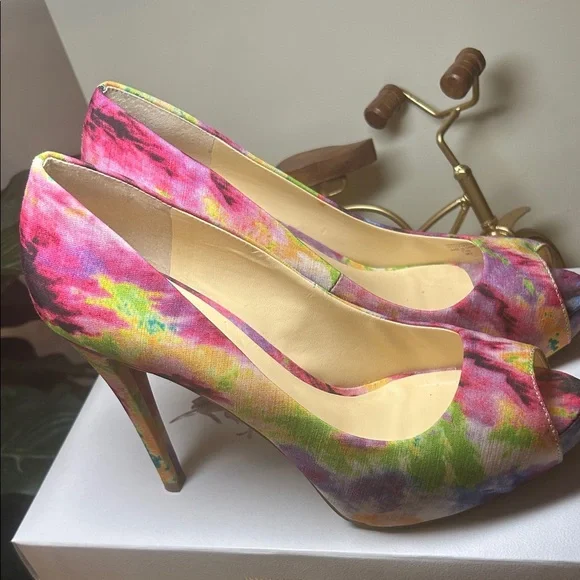 GUESS Vibrant Tie-Dye Peep Toe Heels - Picture 2 of 8